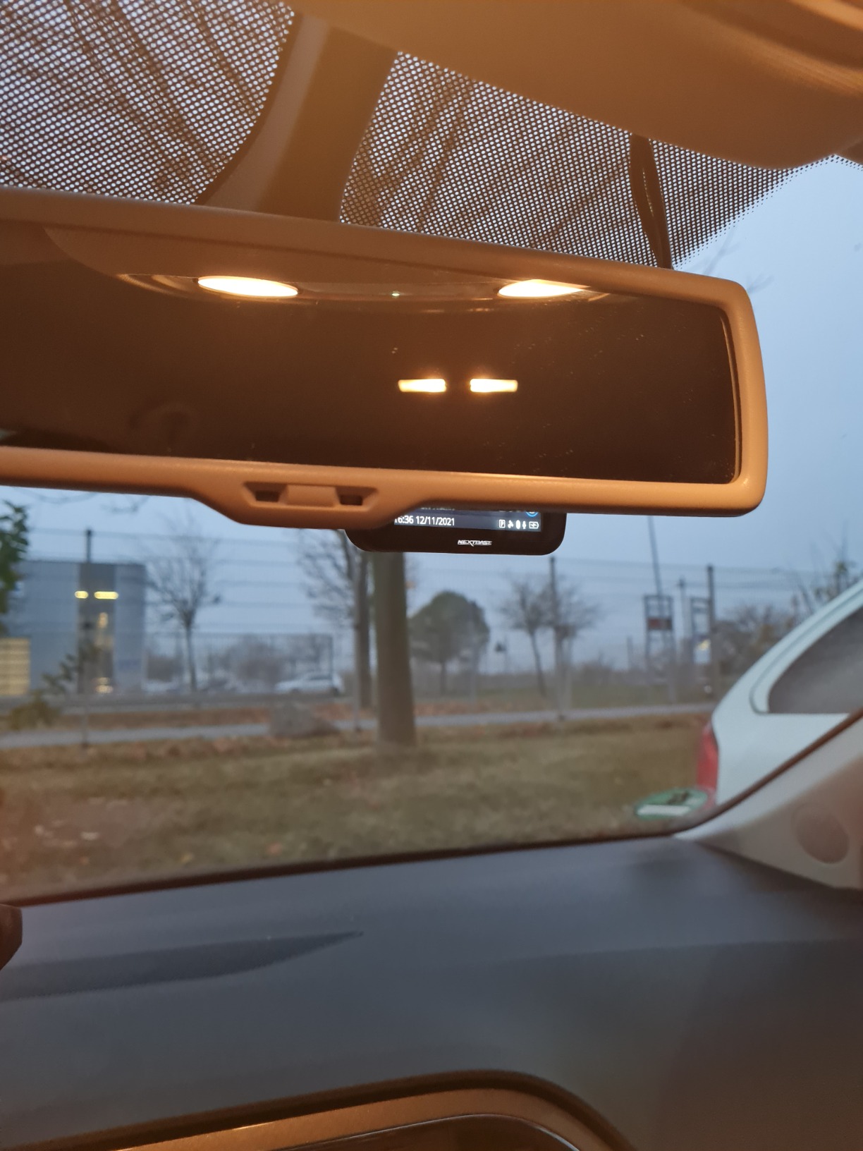 Solide Dashcam mit kleinen Macken